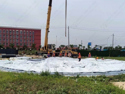 我公司位于江蘇一酒業(yè)公司膜氣柜開(kāi)始安裝