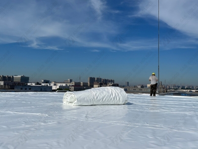 江蘇一特殊綠色膜材罐頂A型膜氣柜開始安裝